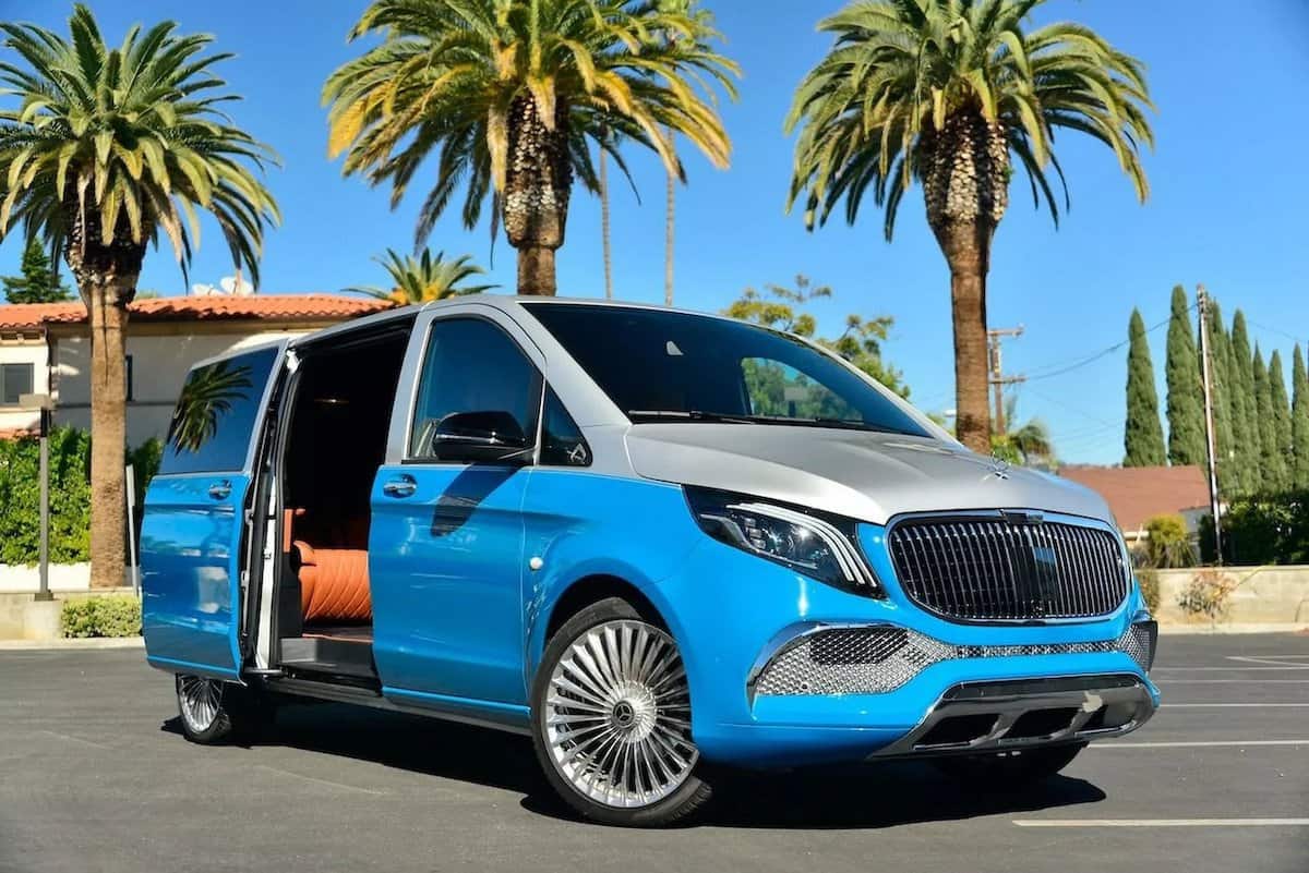 سيارات فاخرة للرحلات اليومية